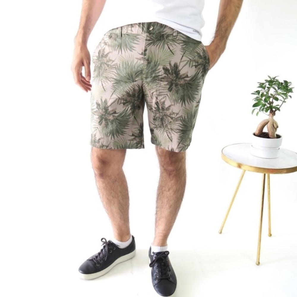 Slate & Stone Khaki Palm Print Shorts 32 - Picture 3 of 7
